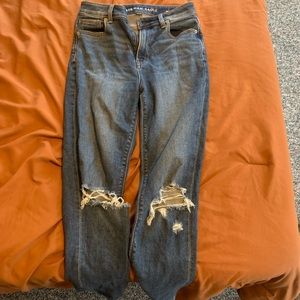 american eagle ripped mom jeans